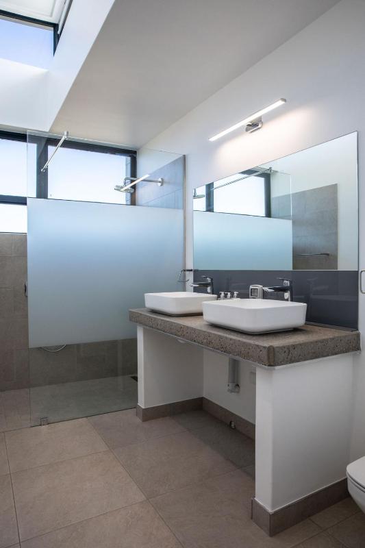 Hilltop Bayview Luxury Apartments - image 14