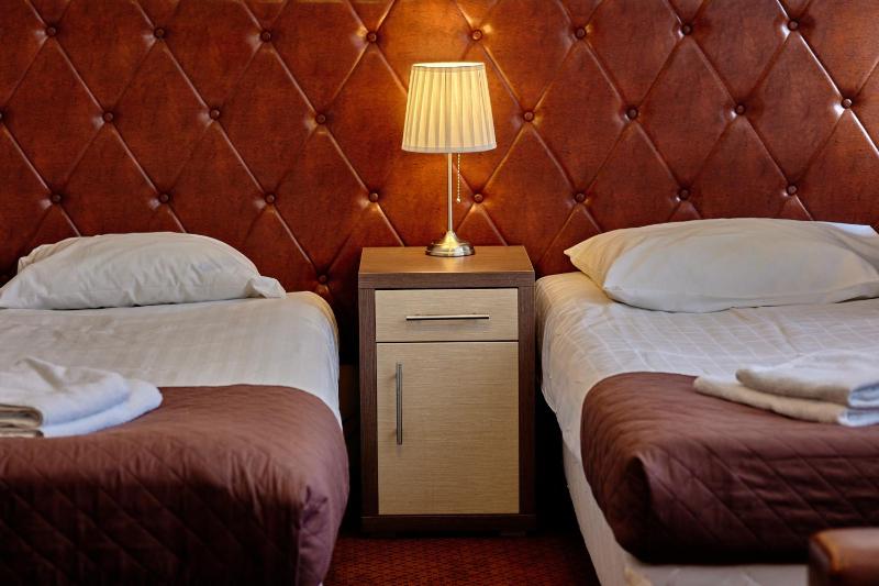 Twin Room image 4