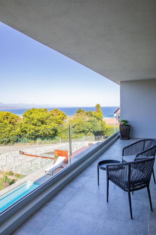 Hilltop Bayview Luxury Apartments - image 8