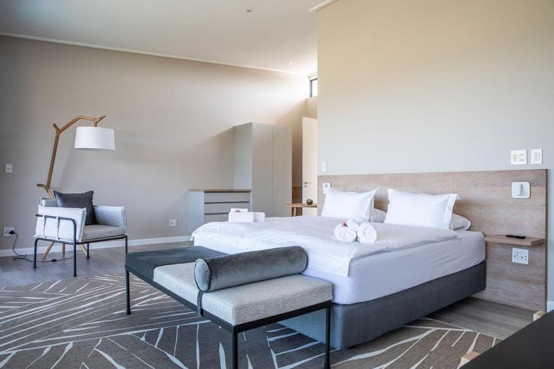 Hilltop Bayview Luxury Apartments - image 9
