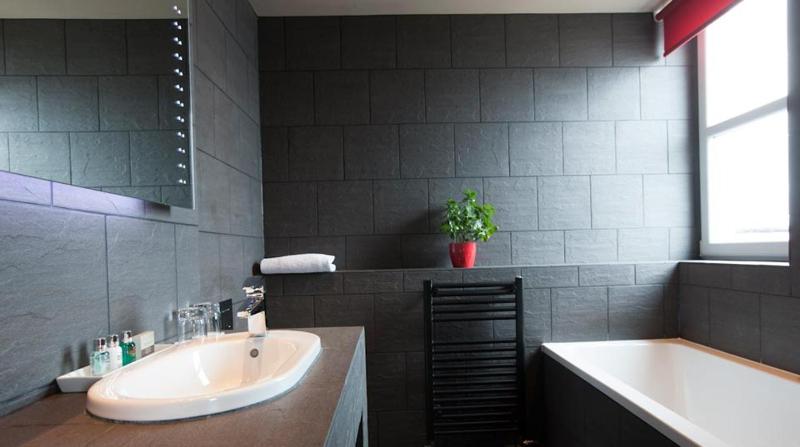 Superior Double or Twin Room with Sea View image 2