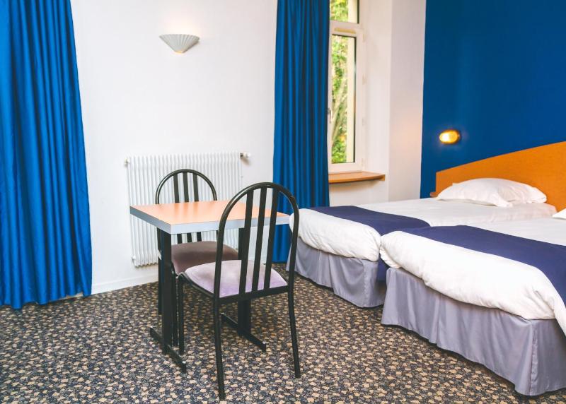 Twin Room image 1