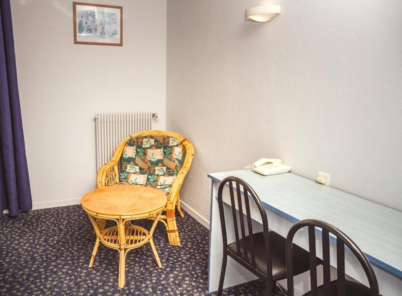 Family Room image 2