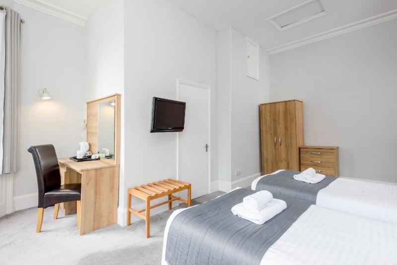 Superior Twin Room image 2