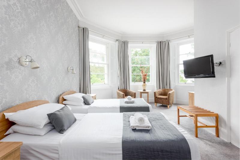 Superior Twin Room image 4