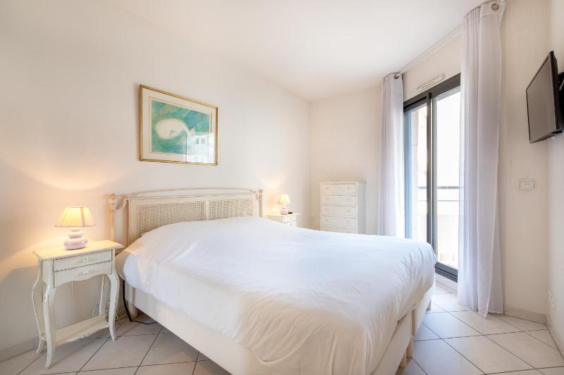 Agence des Résidences - Plein centre de Cannes - image 17