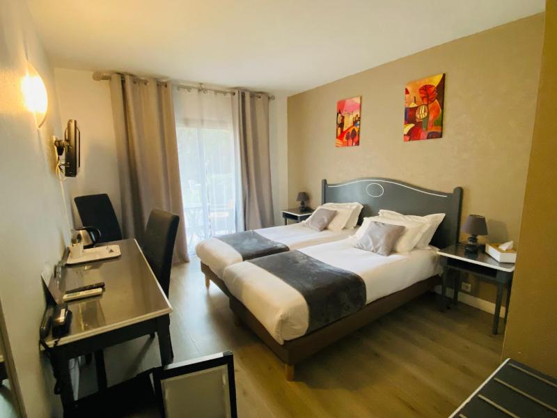 Superior Twin Room with Terrace - Ground Floor image 1