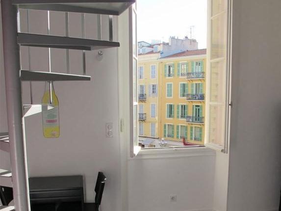 Studio with mezzanine image 2