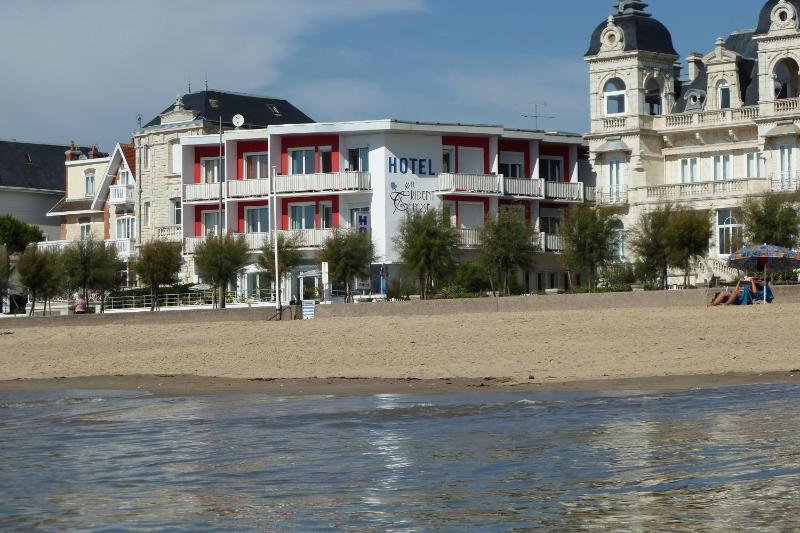 Hotel Le Trident Thyrsé - image 1