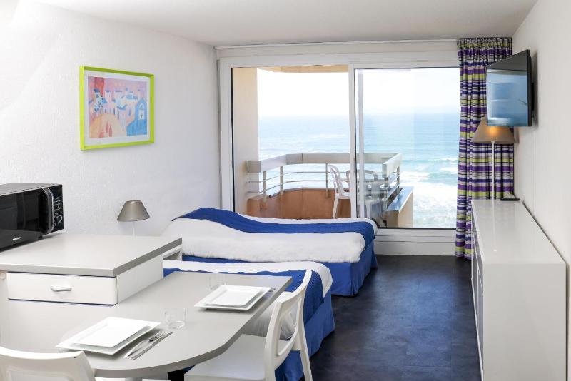 Studio Sea Side with Balcony image 4
