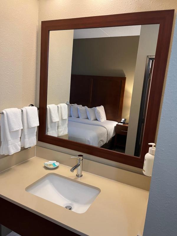 King Room - Non-Smoking image 2