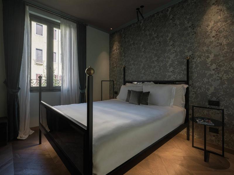 Suite with River View image 3