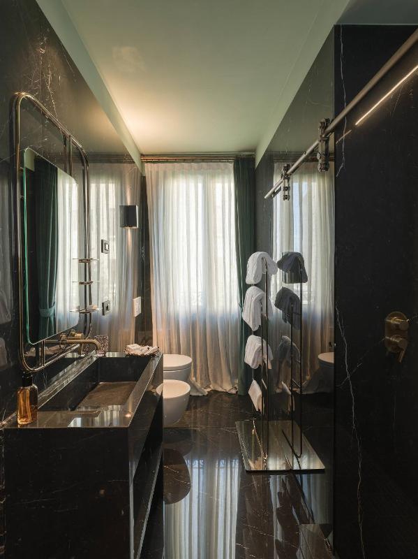 Suite with River View image 4