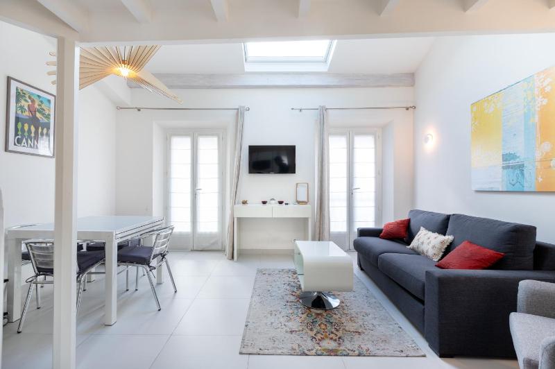 Agence des Résidences - Plein centre de Cannes - image 9