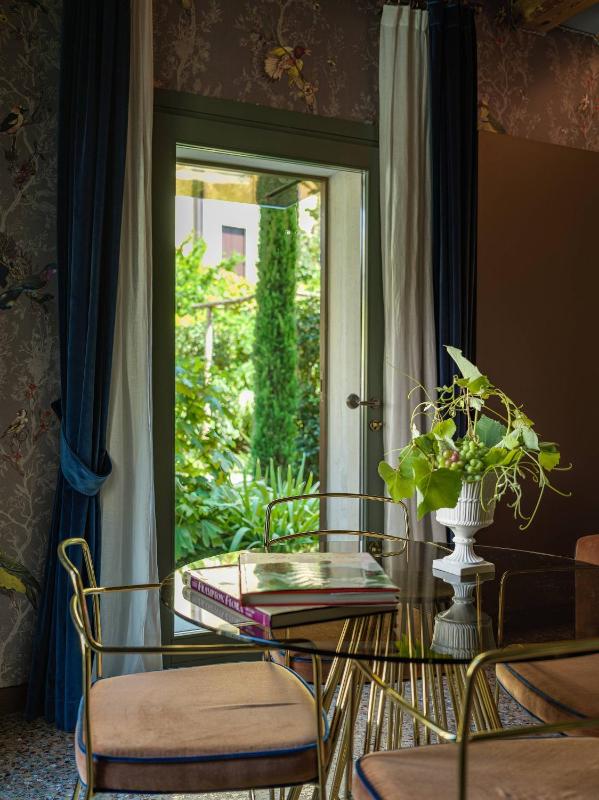 Suite with River View image 4