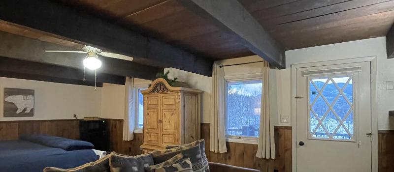 Quadruple Room with Mountain View image 3