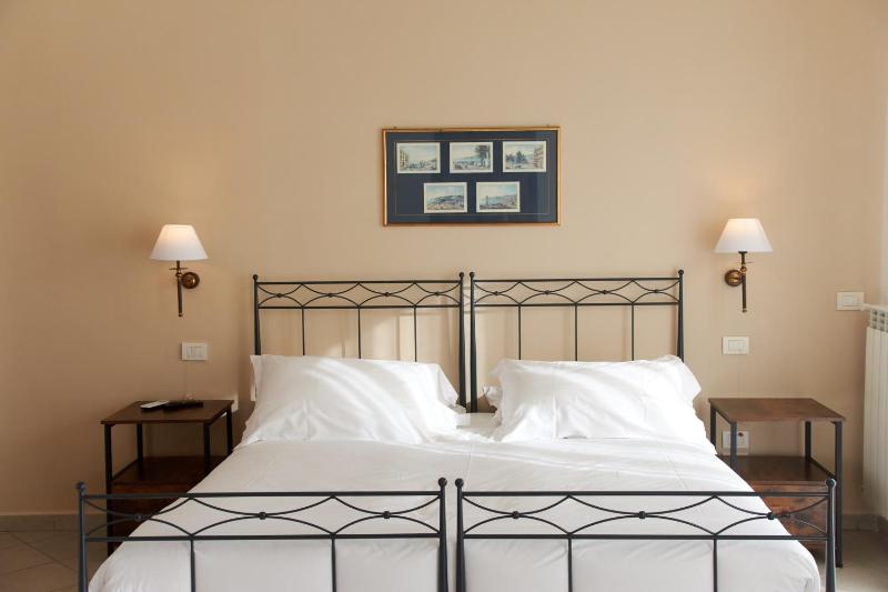 Double Room with Sea View image 3