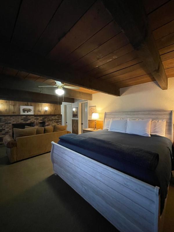 Quadruple Room with Mountain View image 4