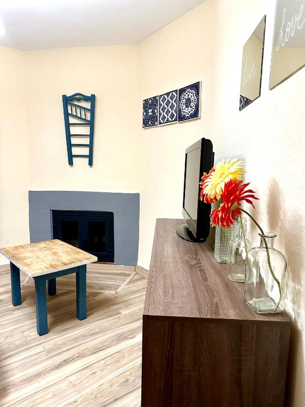 One-Bedroom Apartment with Mountain View (2 Adults) image 3