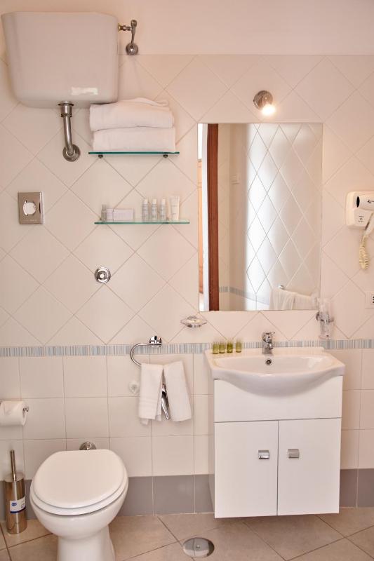 Family Room (3 Adults) image 4