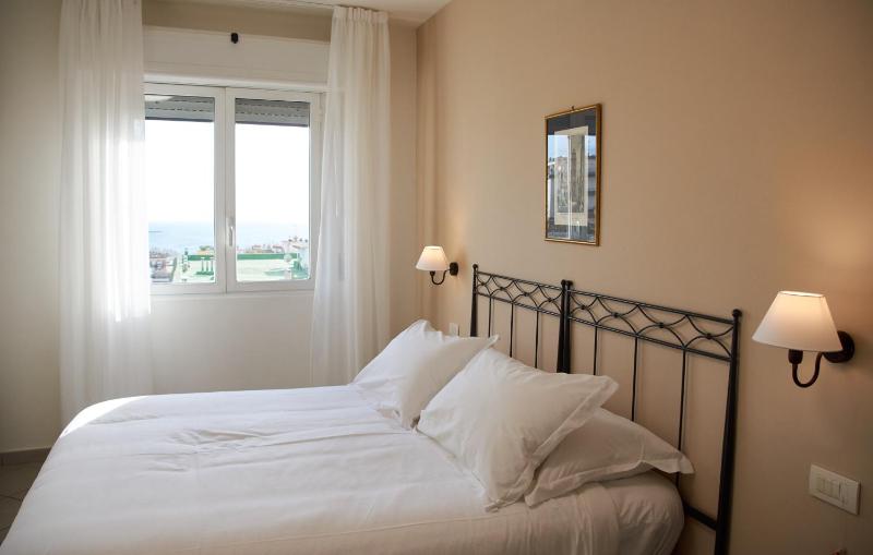 Double Room with Sea View image 1