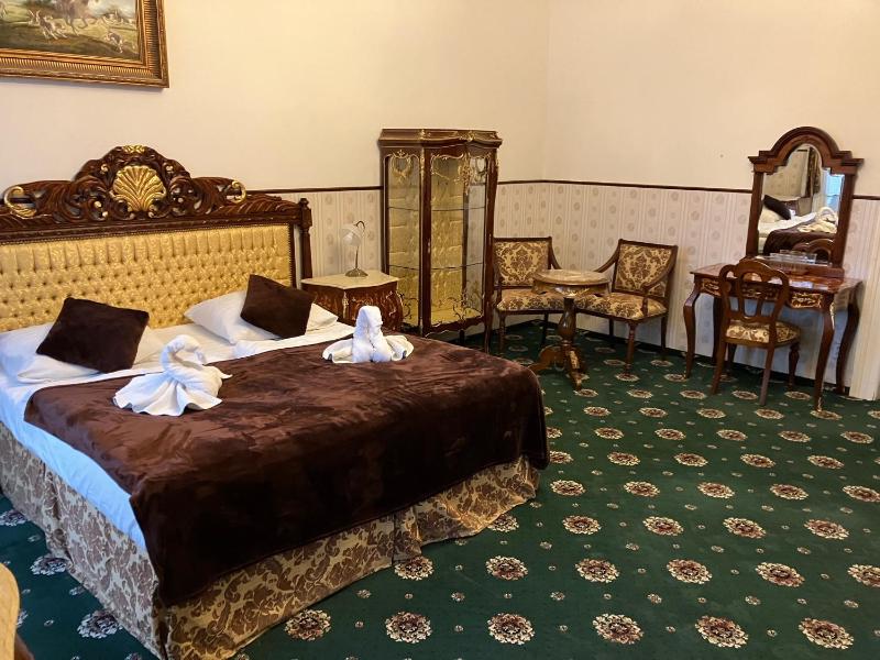 Deluxe Triple Room image 1