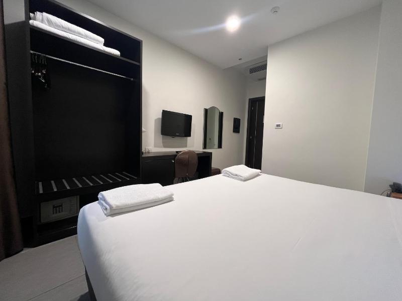 Economy Double or Twin Room image 2