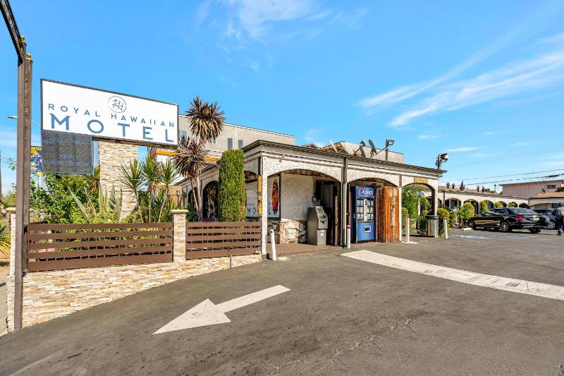 Royal Hawaiian Inn - Mid City Los Angeles - image 8
