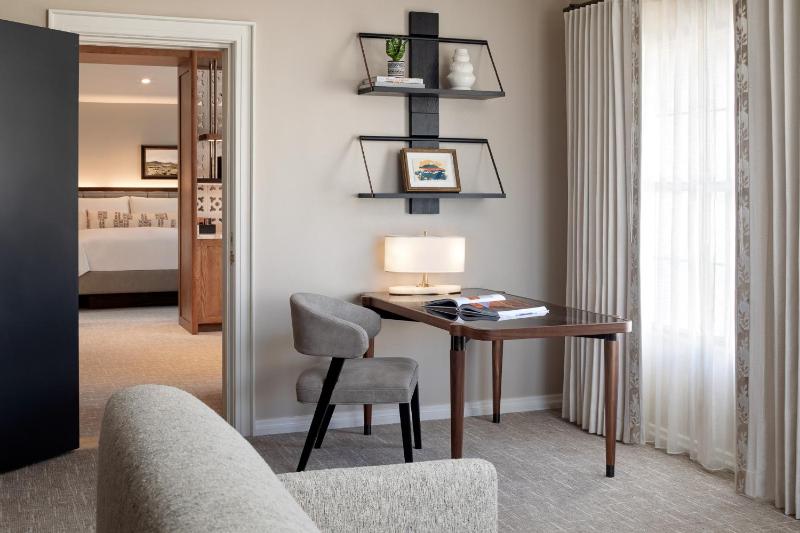 Privado One-Bedroom King Suite with Patio or Balcony and Fireplace image 4