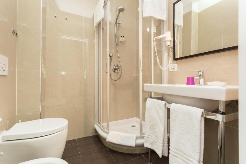 Superior Double Room image 4