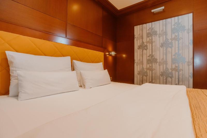 Lux Room image 4
