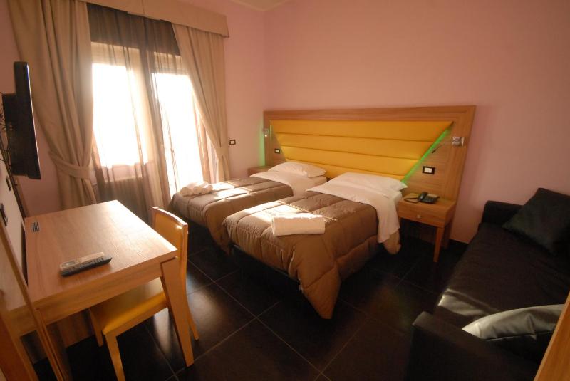 Double Room with Extra Bed image 3