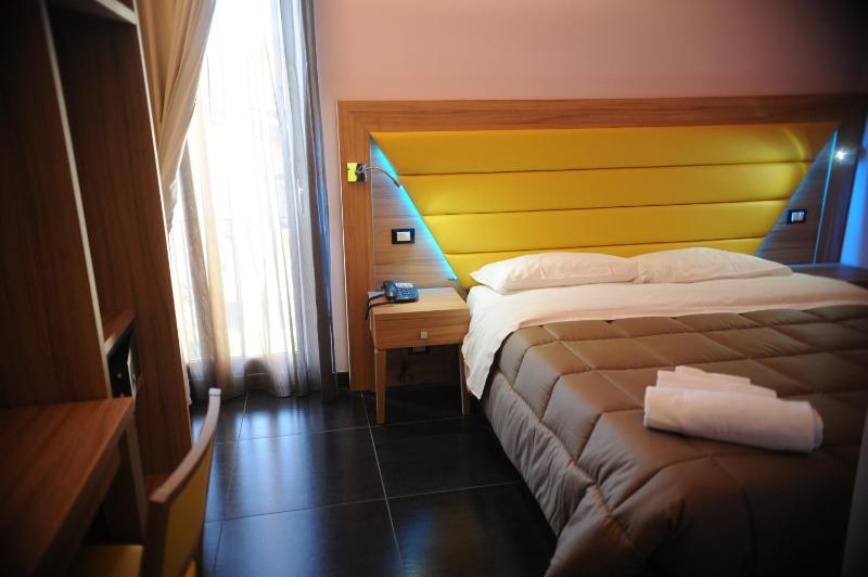 Double or Twin Room image 3
