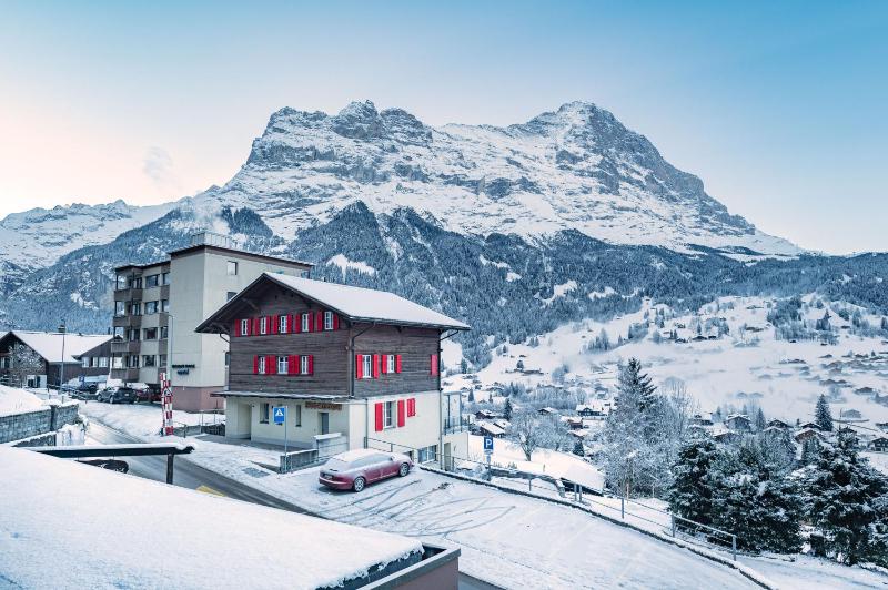 Double Room with Private Bathroom and Mountain View image 4
