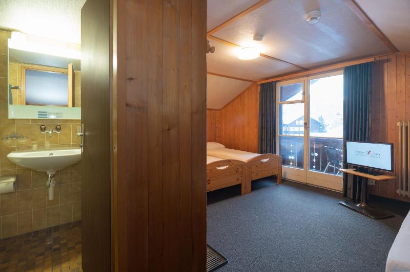 Quadruple Room with Private Bathroom image 4