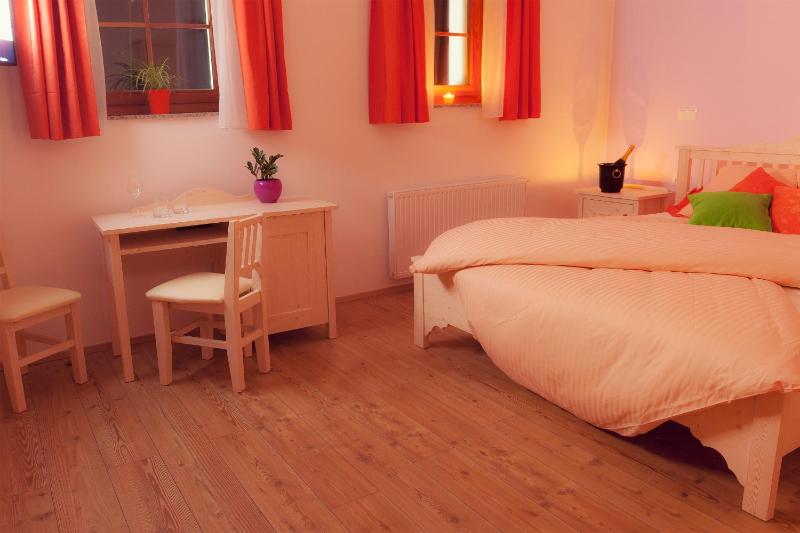 Double Room image 3