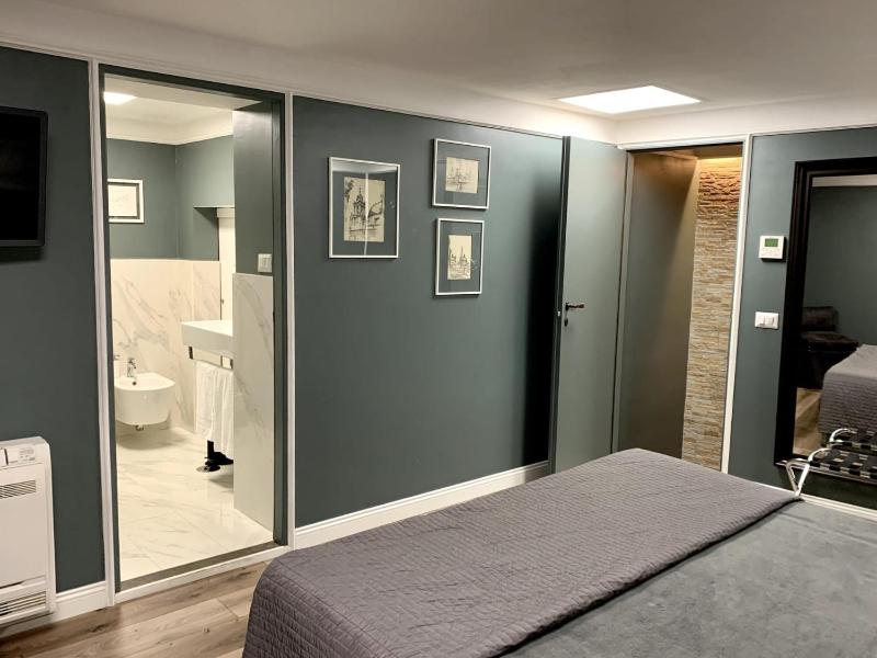 Luxury One-Bedroom  Apartment  image 2
