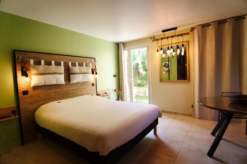 Superior Double Room image 4