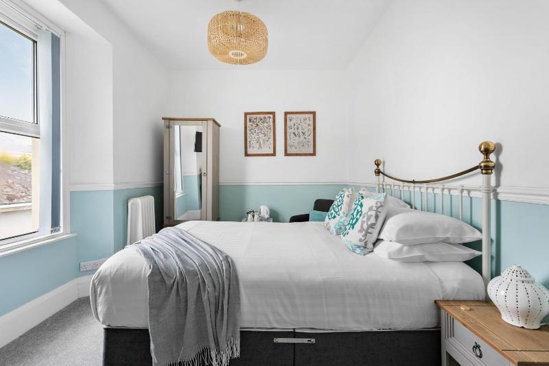Standard Double Room image 3
