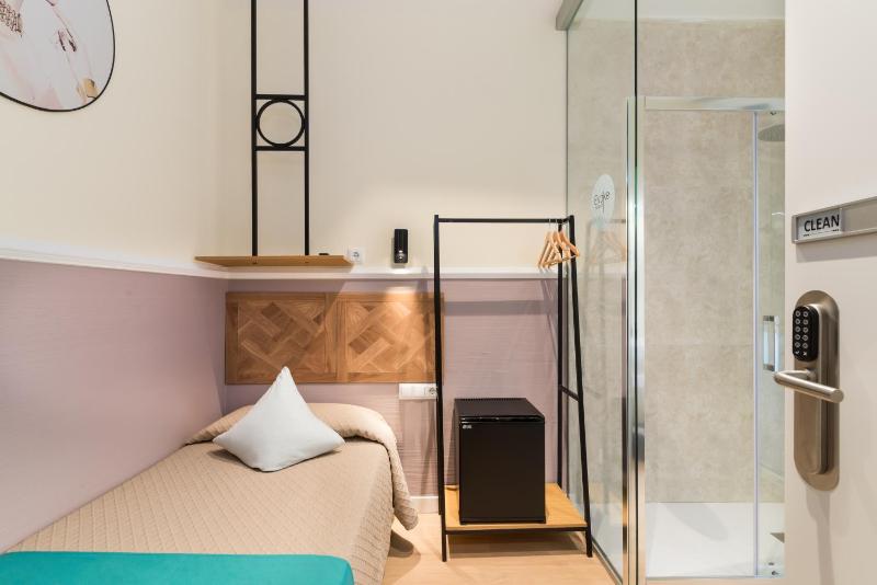 Standard Single Room image 4