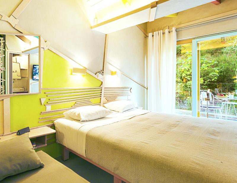 Suite with Garden View image 3