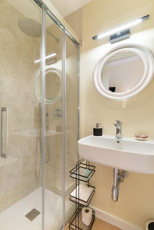 Standard Double Room image 3