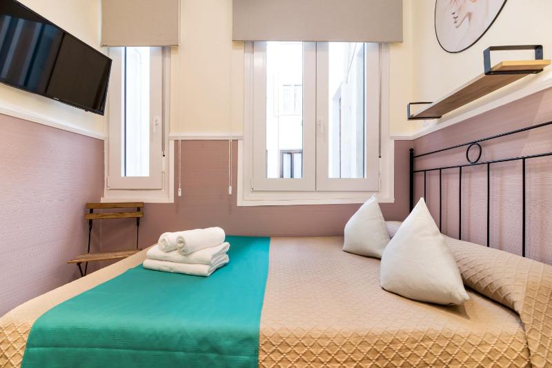 Budget Double Room image 3