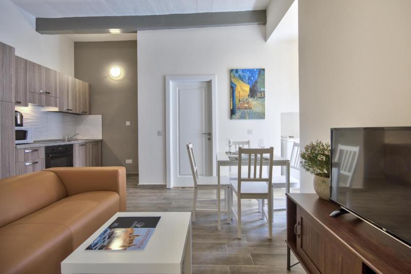 Deluxe Apartment image 2