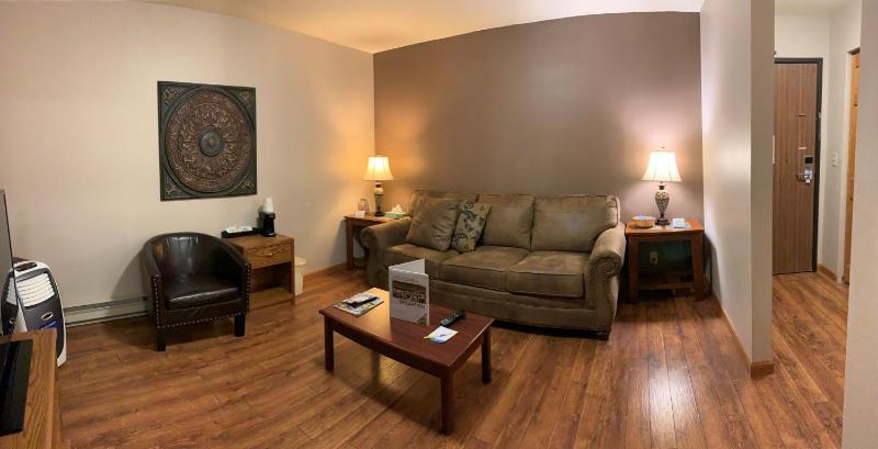 1 King Bed, Suite, Jetted Tub, Non-Smoking image 2