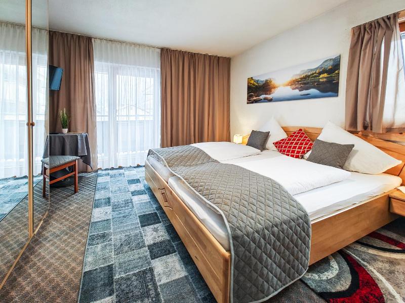 Double Room with Balcony image 1