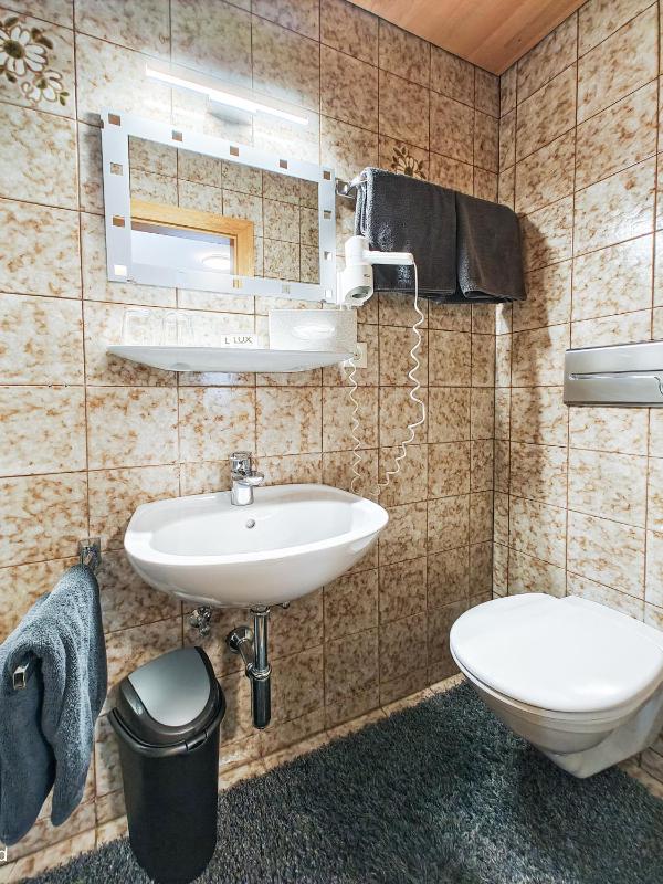 Double Room image 3