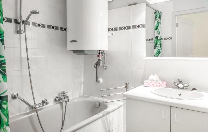 2 Bedroom Nice Apartment In Oostende - image 13