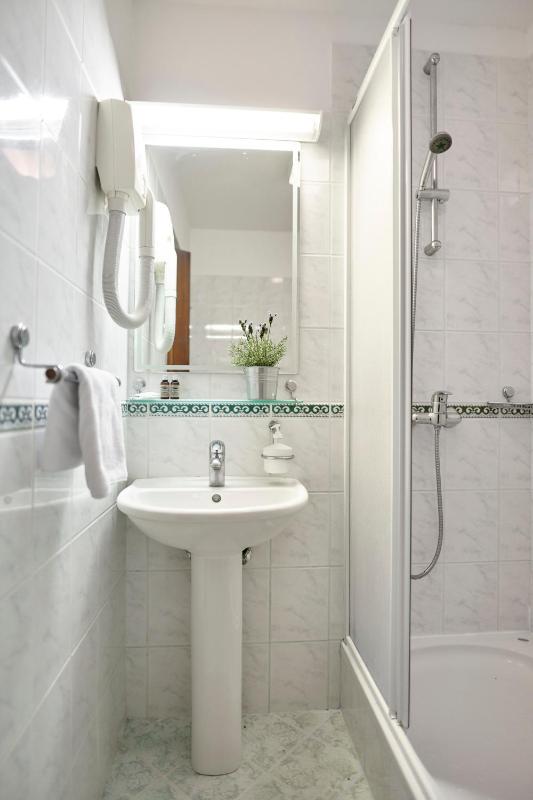 Standard Double or Twin Room with Sea View image 2