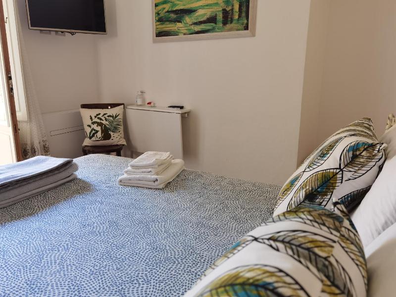 Deluxe Double Room image 3